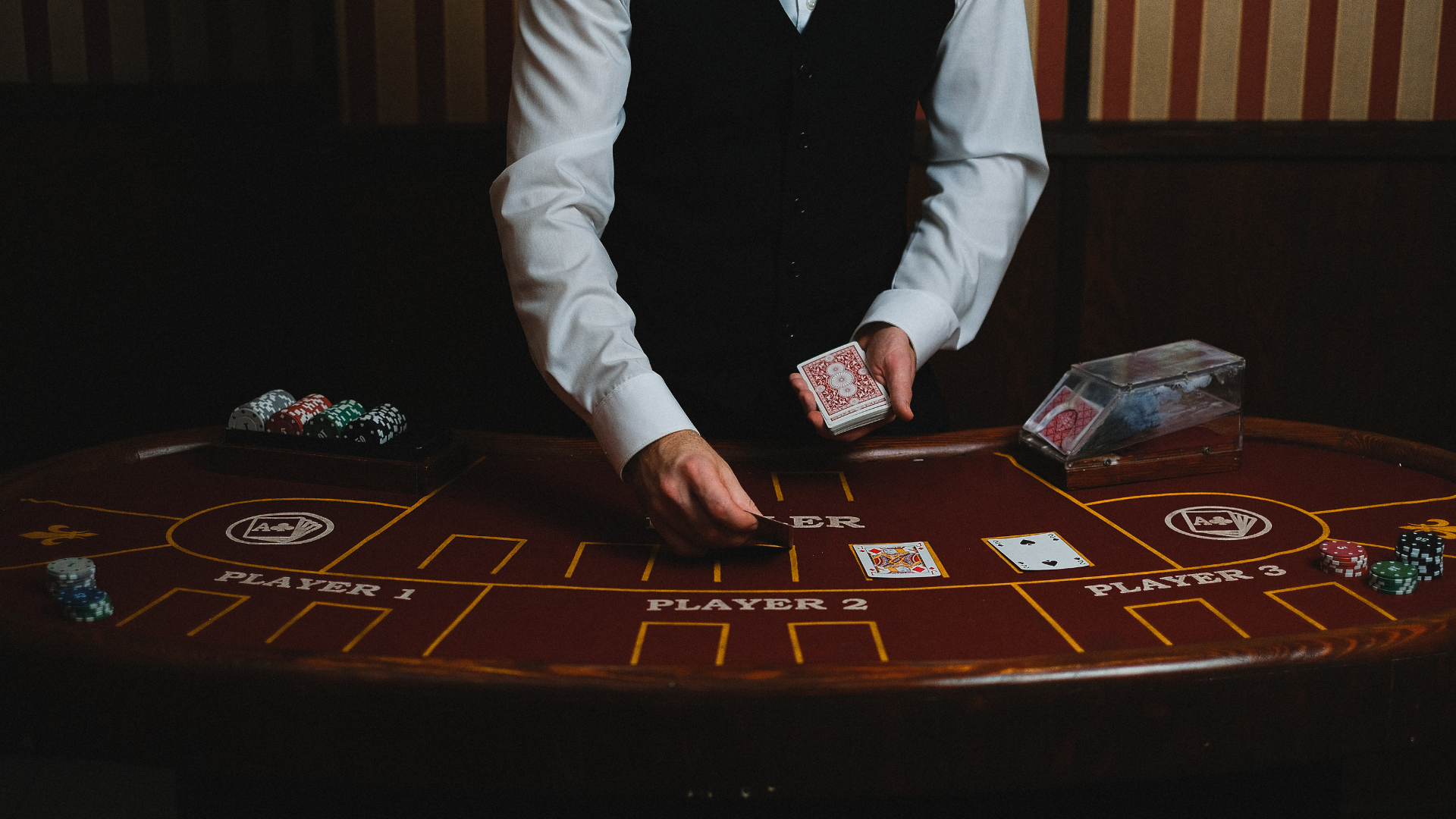 How To Play Ultimate Poker Casino